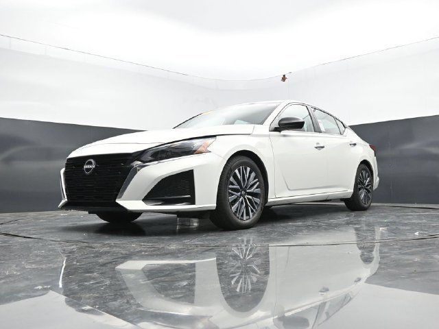 Used 2025 Nissan Altima 2.5 SV FWD image 53