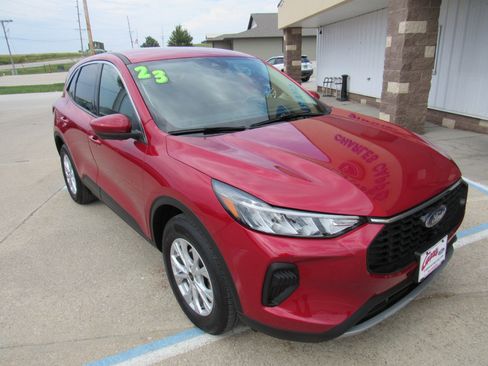 Used 2023 Ford Escape Active w/ Tech Pack #2 image 3