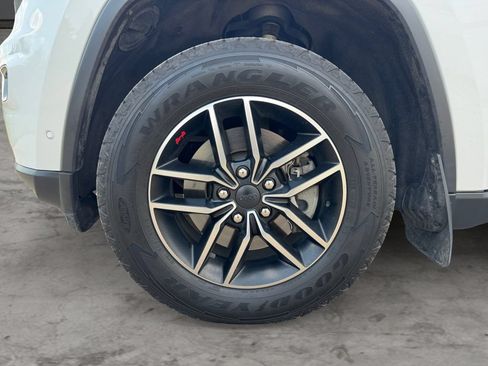Used 2019 Jeep Grand Cherokee Trailhawk AWD/4WD image 9