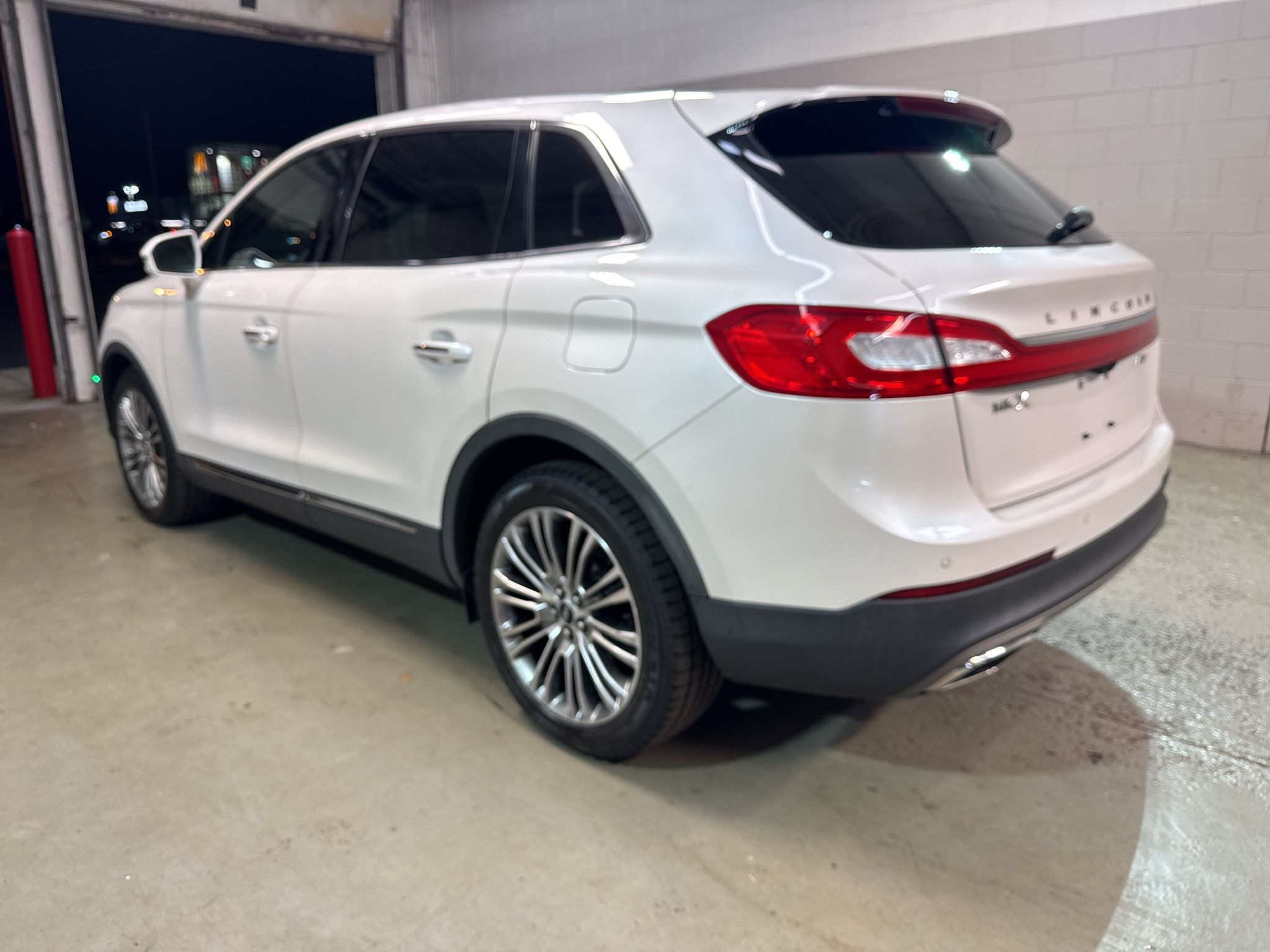 Used 2017 Lincoln MKX Reserve w/ Lincoln MKX Climate Package AWD/4WD image 5