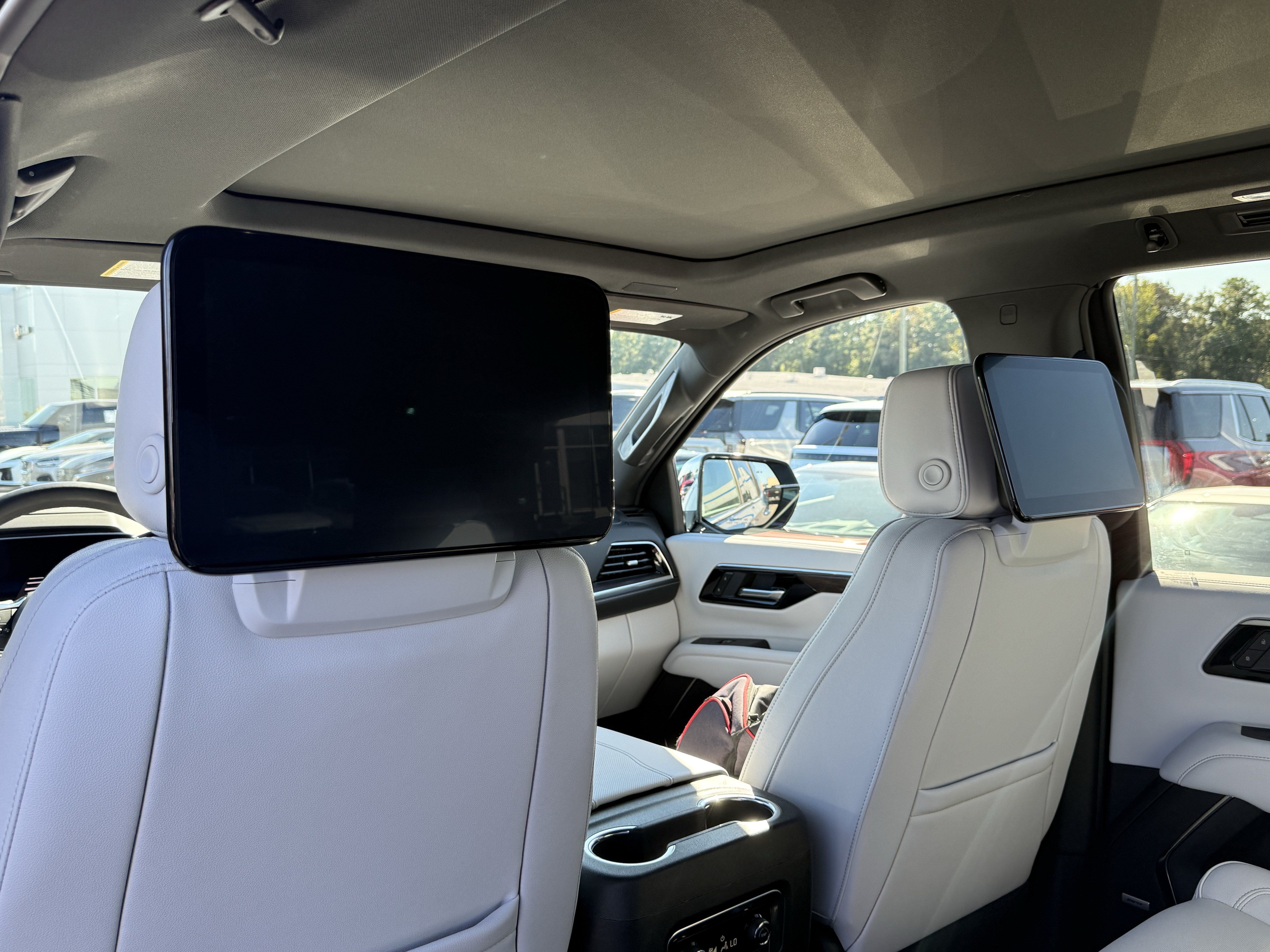 Used 2025 Chevrolet Tahoe Premier AWD/4WD image 29