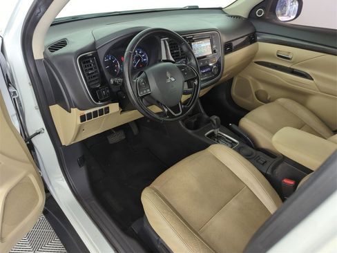 Used 2016 Mitsubishi Outlander SEL image 11