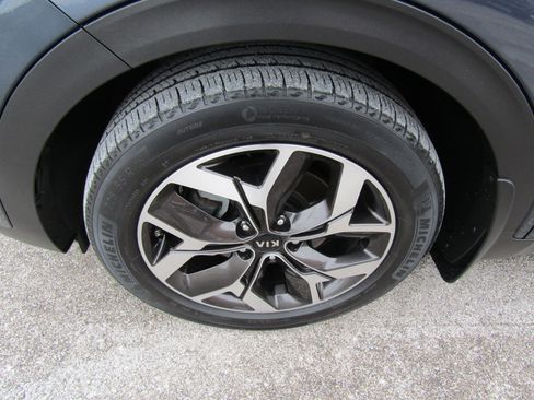 Used 2020 Kia Sportage EX image 9