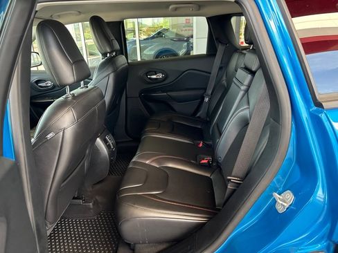 Used 2019 Jeep Cherokee Trailhawk w/ Cold Weather Group AWD/4WD image 27