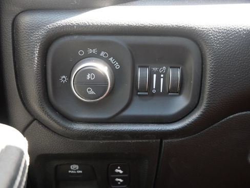 Used 2020 RAM 1500 Laramie AWD/4WD image 32