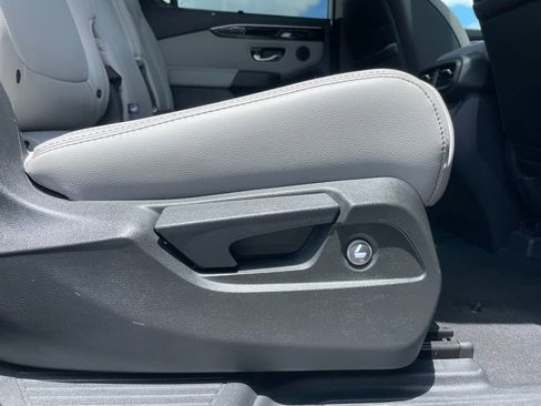 Used 2025 Honda Pilot Touring image 35