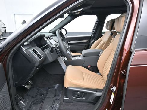 Used 2026 Land Rover Discovery Limited Edition image 11