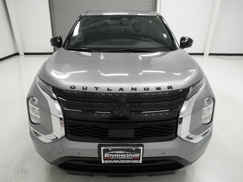 Used 2023 Mitsubishi Outlander SE Black Edition FWD image 2