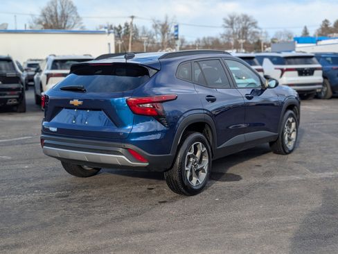Certified 2024 Chevrolet Trax LT w/ Driver Confidence Package image 9