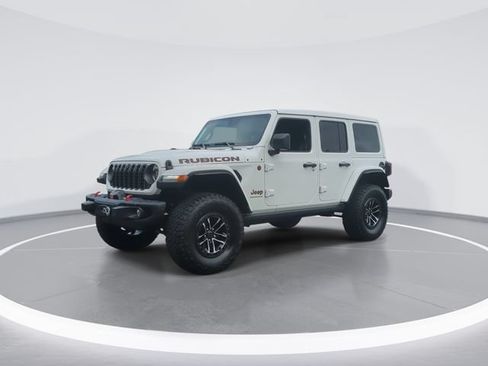 Used 2025 Jeep Wrangler Unlimited Rubicon AWD/4WD image 4