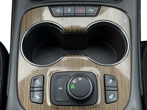 Used 2022 GMC Acadia SLE w/ Driver Convenience Package image 24