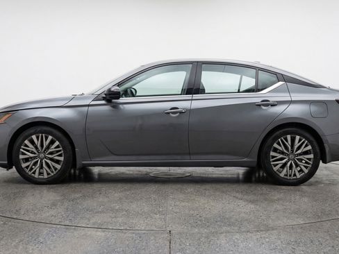 Used 2025 Nissan Altima 2.5 SV FWD image 5