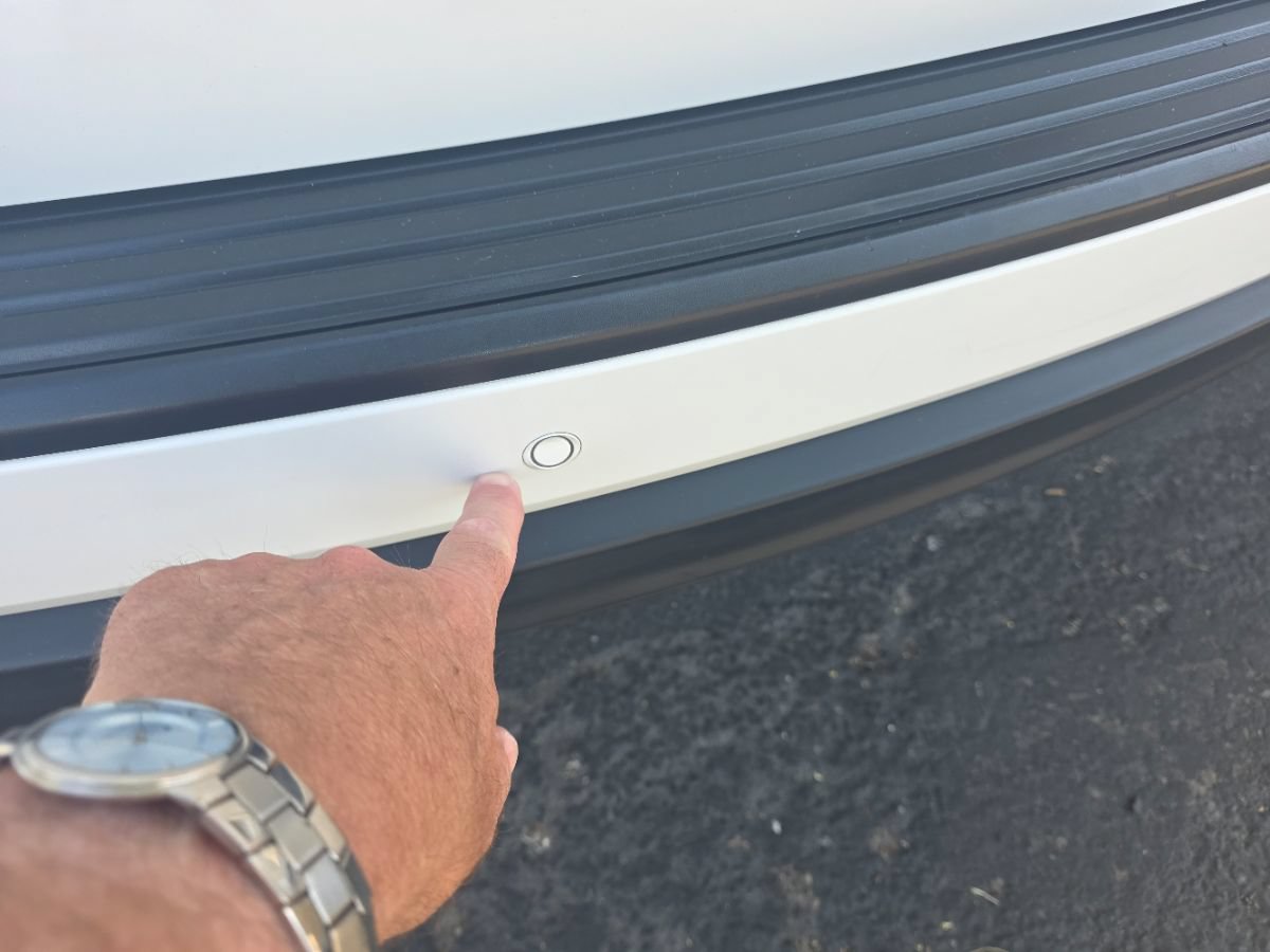 Used 2017 Jeep Grand Cherokee Laredo RWD image 16