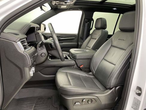 Used 2022 GMC Yukon Denali w/ Denali Premium Package image 5