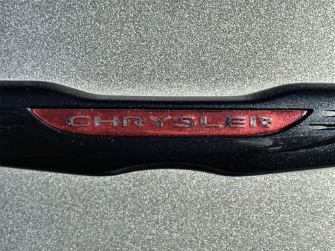 Used 2023 Chrysler 300 S image 9