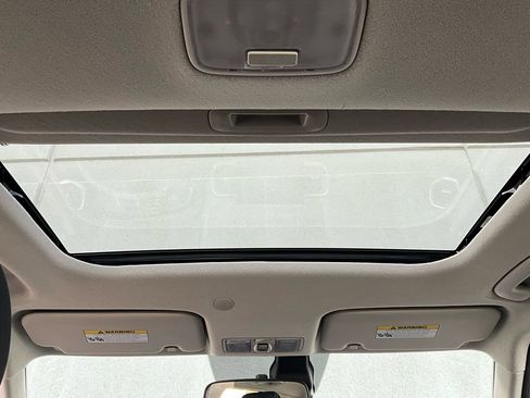 Used 2025 Hyundai Venue SEL image 18