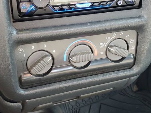 Used 1998 Chevrolet S10 Pickup LS w/ Preferred Equipment Group RWD image 11