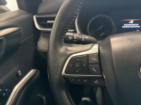 Used 2020 Toyota Highlander XLE image 29