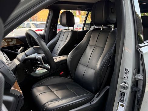 Used 2024 Mercedes-Benz GLS 580 4MATIC image 26