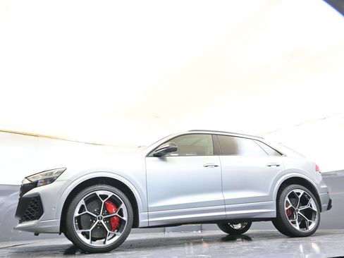 Used 2025 Audi RS Q8 performance w/ RS Design Package - Red AWD/4WD image 37