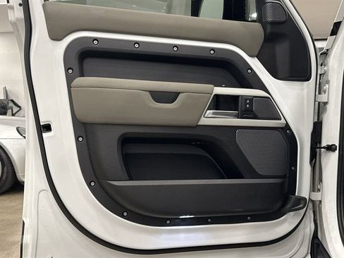 Used 2021 Land Rover Defender 110 SE image 13
