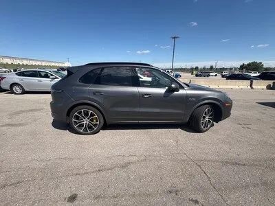 Used 2021 Porsche Cayenne Turbo S AWD/4WD image 11