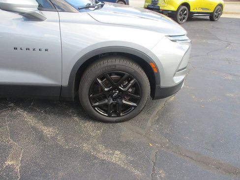 Used 2023 Chevrolet Blazer LT w/ Convenience Package FWD image 11