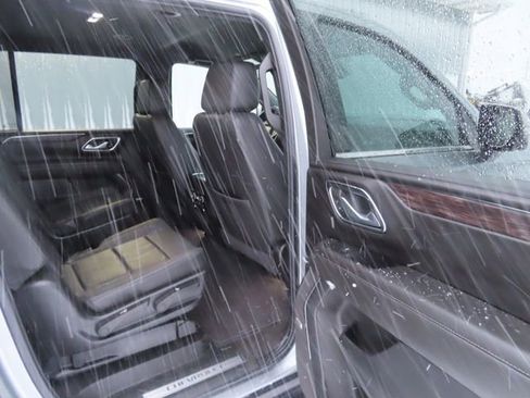 Used 2024 Chevrolet Suburban LT w/ Luxury Package image 28