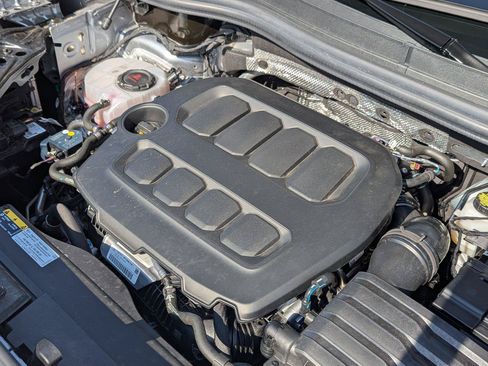 Used 2025 Volkswagen Tiguan SE FWD image 36