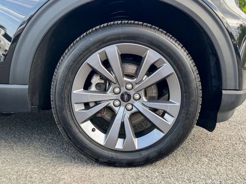 Used 2023 Ford Explorer XLT w/ Equipment Group 202A AWD/4WD image 10