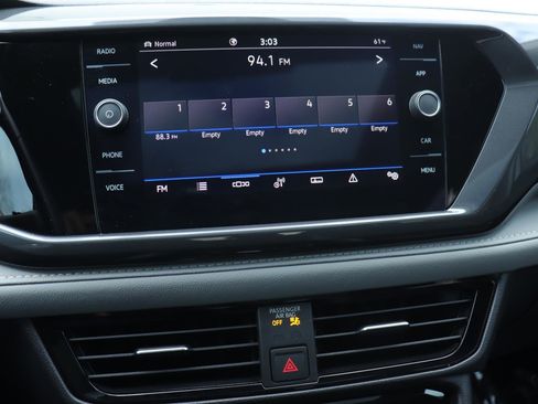 Used 2023 Volkswagen Taos SEL image 33