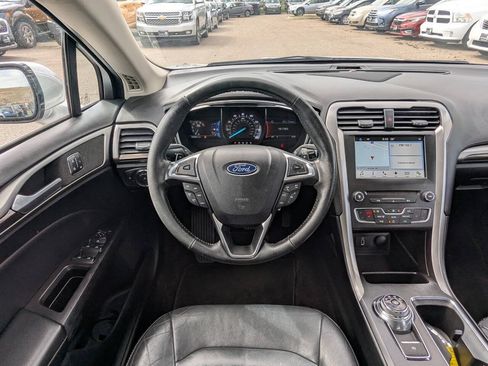 Used 2017 Ford Fusion SE w/ Fusion SE Technology Package AWD/4WD image 17