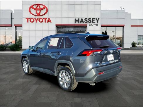 Used 2022 Toyota RAV4 XLE Premium image 5