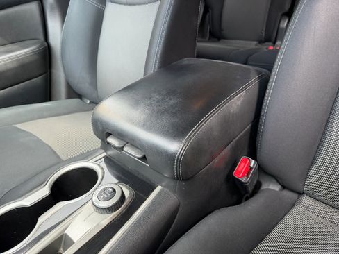 Used 2019 Nissan Pathfinder SV AWD/4WD image 29