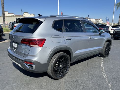 Used 2022 Volkswagen Taos SE w/ IQ.Drive SE Package image 11