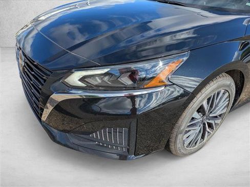 Used 2024 Nissan Altima 2.5 SV FWD image 9