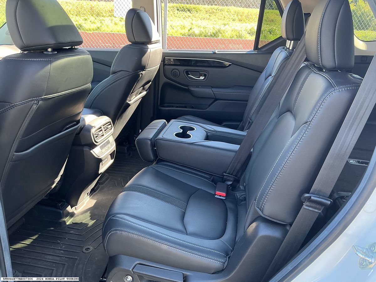Used 2024 Honda Pilot Touring image 8
