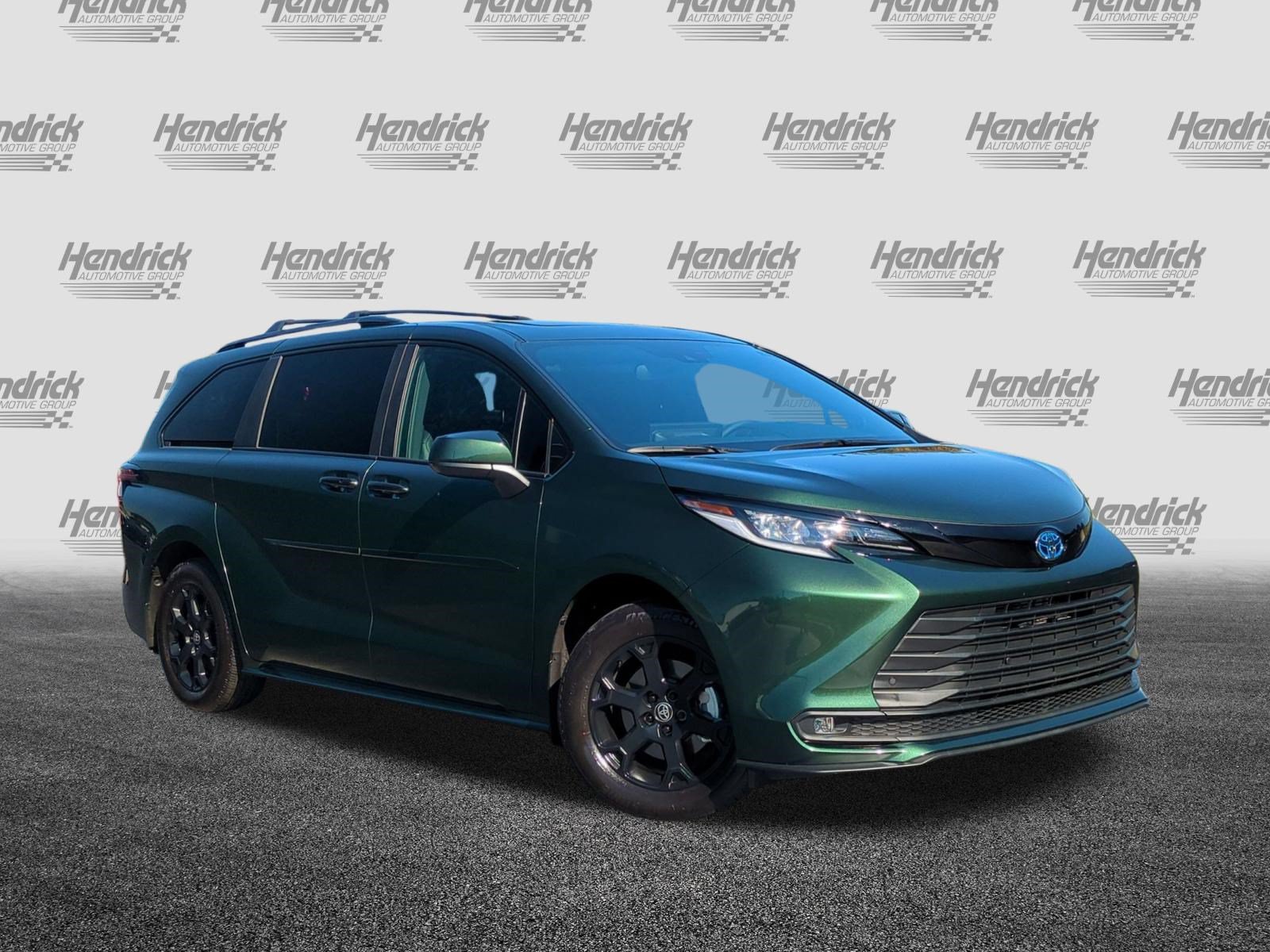 Used 2025 Toyota Sienna XLE Woodland Edition AWD/4WD image 2