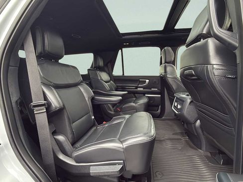 Used 2025 Ford Expedition Platinum w/ Stealth Performance Package image 25