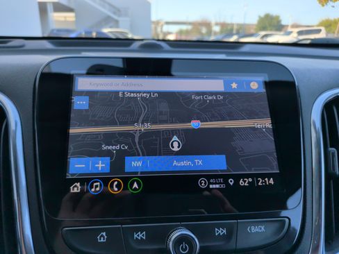 Used 2023 Chevrolet Equinox Premier image 16