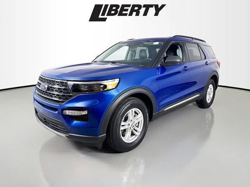 Certified 2022 Ford Explorer XLT w/ Equipment Group 202A image 3