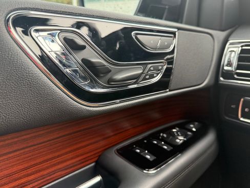 Used 2024 Lincoln Navigator Reserve image 49