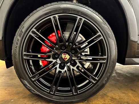 Used 2013 Porsche Cayenne GTS image 68