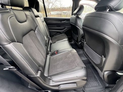 Used 2024 Jeep Grand Cherokee L Altitude image 29