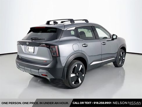 New 2026 Nissan Kicks SR w/ SR Premium Package FWD image 5