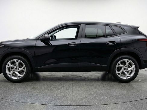 Used 2025 Chevrolet Trax LT image 5