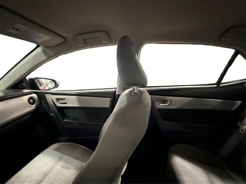 Used 2018 Toyota Corolla LE FWD image 35