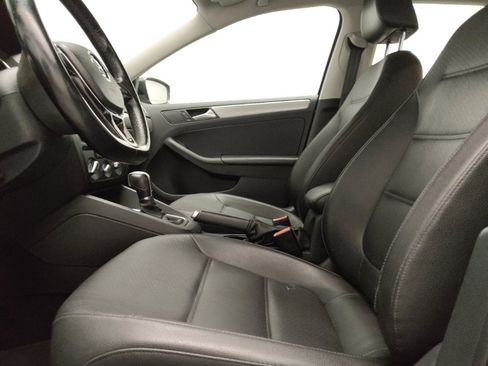 Used 2017 Volkswagen Jetta SE FWD image 17