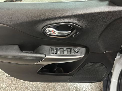 Certified 2022 Jeep Cherokee Limited image 18