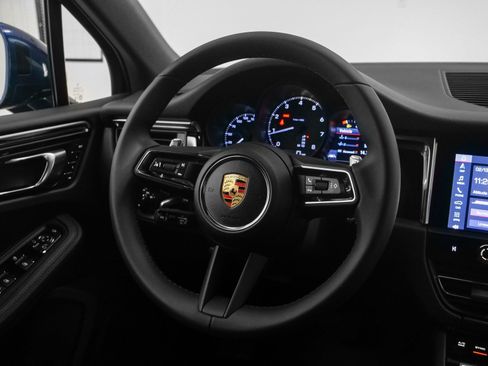 Used 2025 Porsche Macan image 23